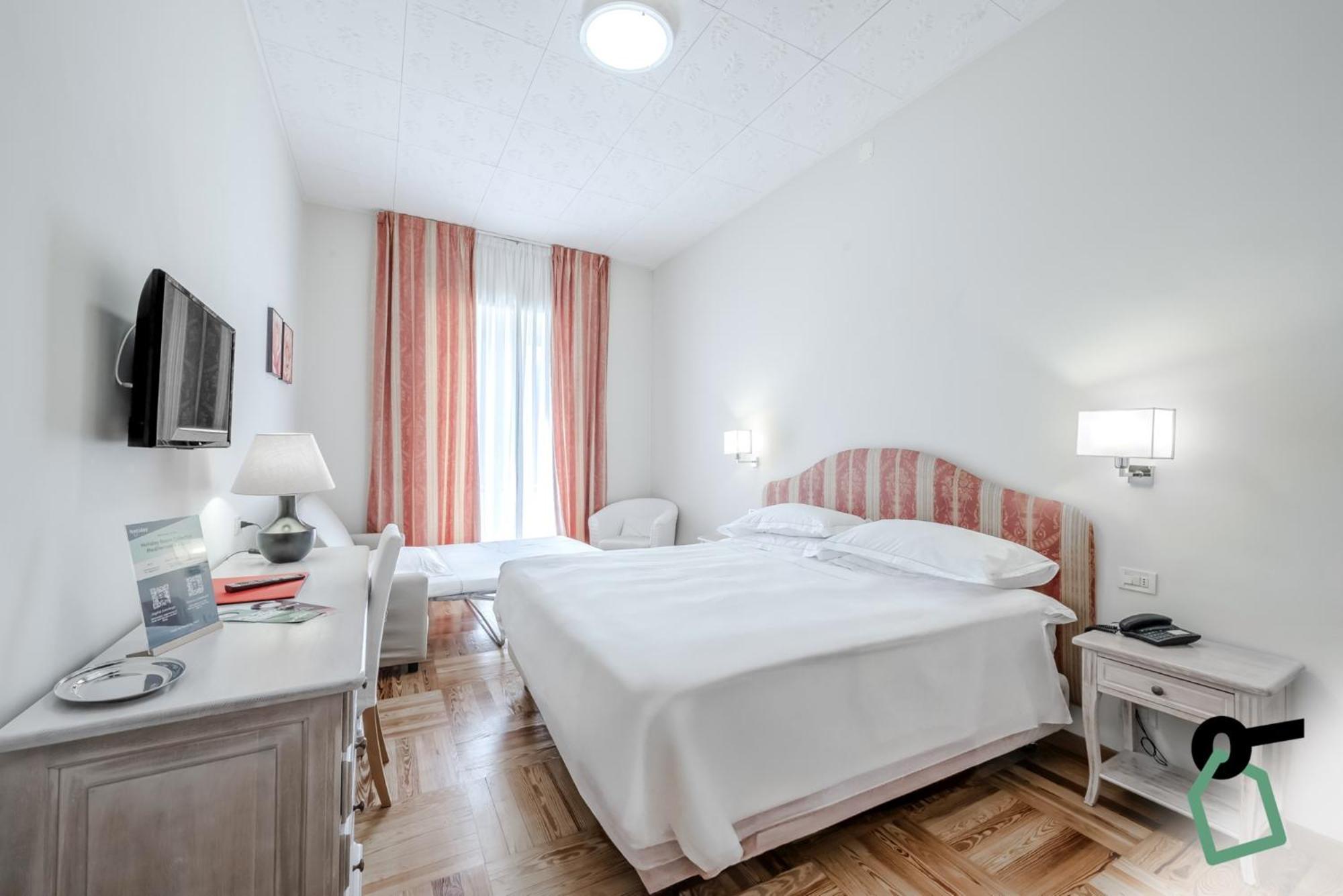 Hotiday Room Collection - Mediterranee Алассио Экстерьер фото