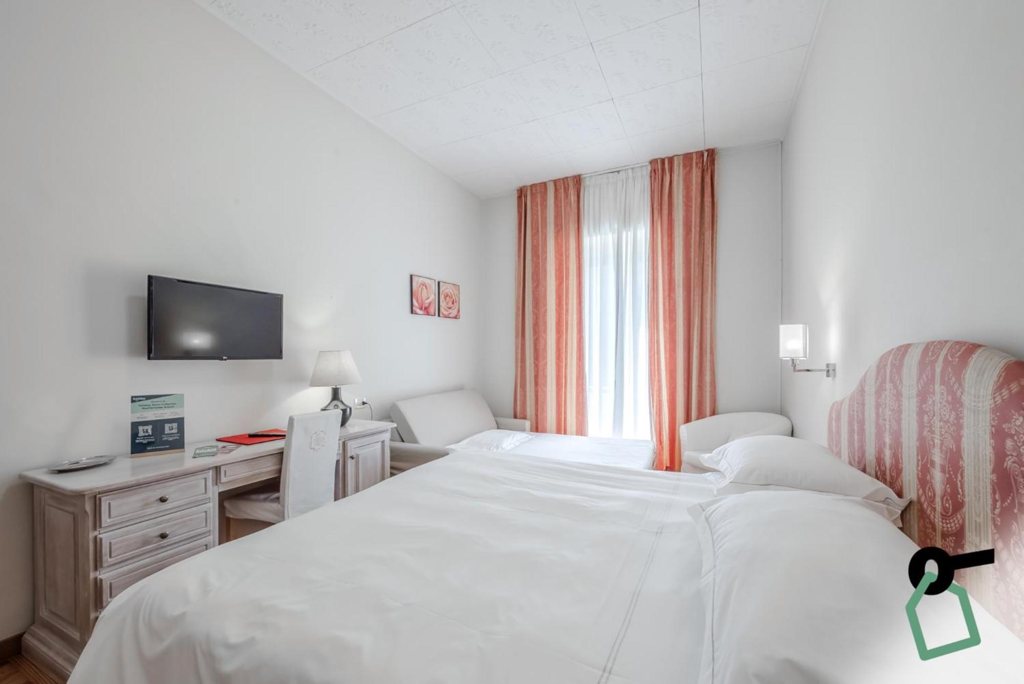 Hotiday Room Collection - Mediterranee Алассио Экстерьер фото