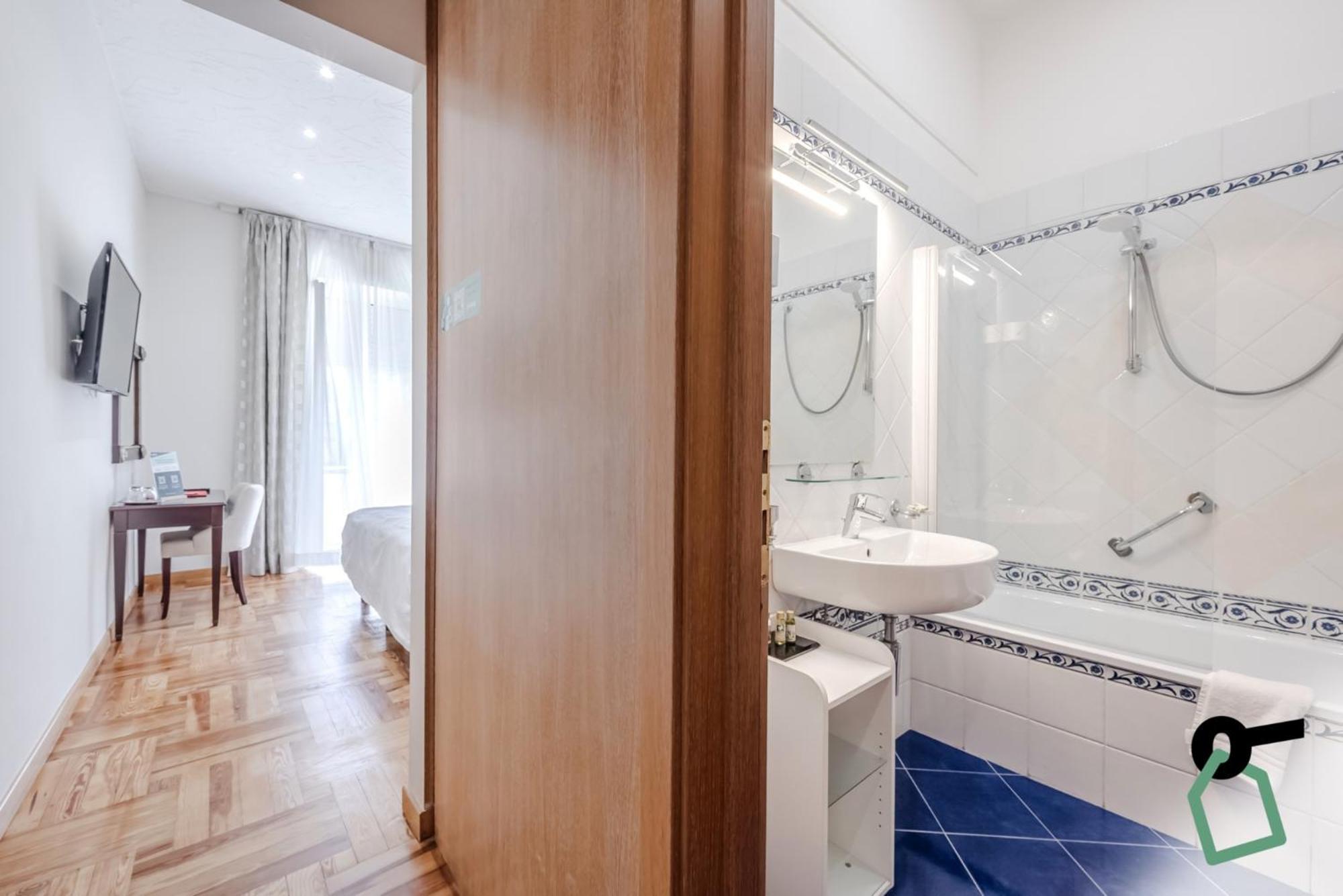 Hotiday Room Collection - Mediterranee Алассио Экстерьер фото